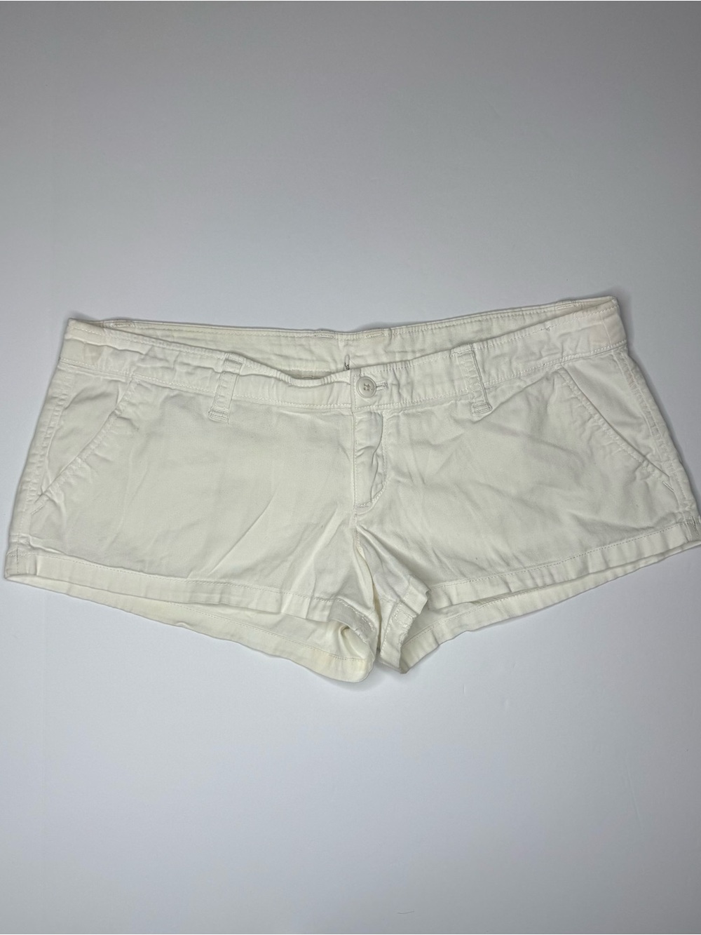 Hollister Y2K  Size 5 White Low Rise Chino Shorts Women’s Summer Casual